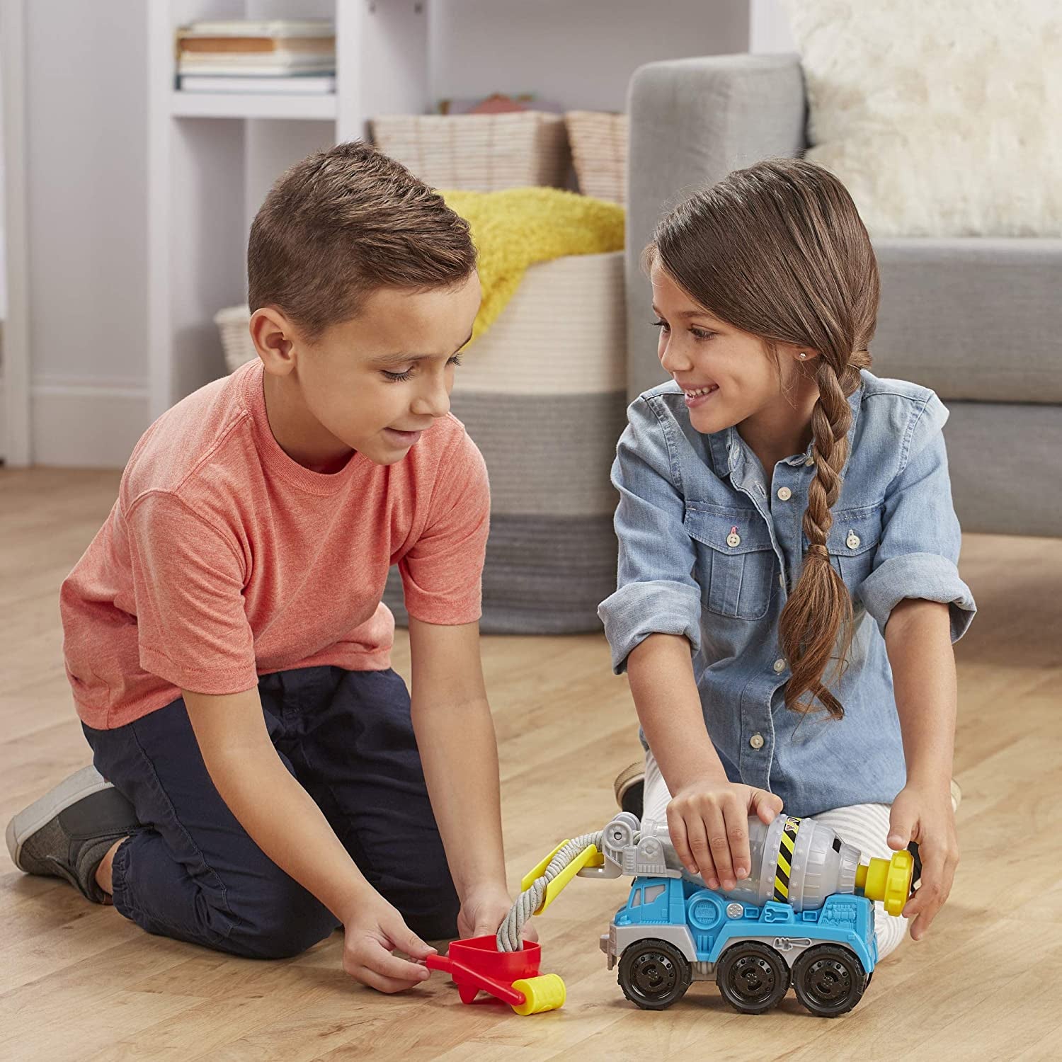 Play-Doh Wheels Cement Truck with Cement-Colored Buildin Compound Plus 3 Colors