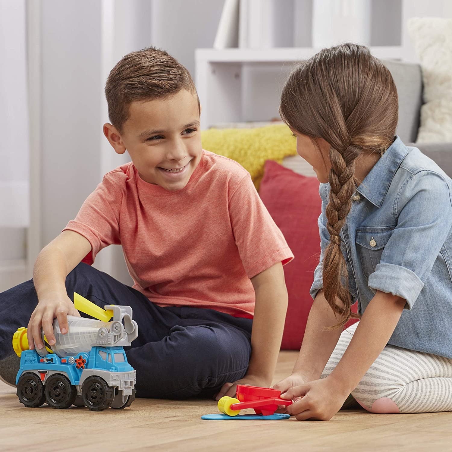 Play-Doh Wheels Cement Truck with Cement-Colored Buildin Compound Plus 3 Colors