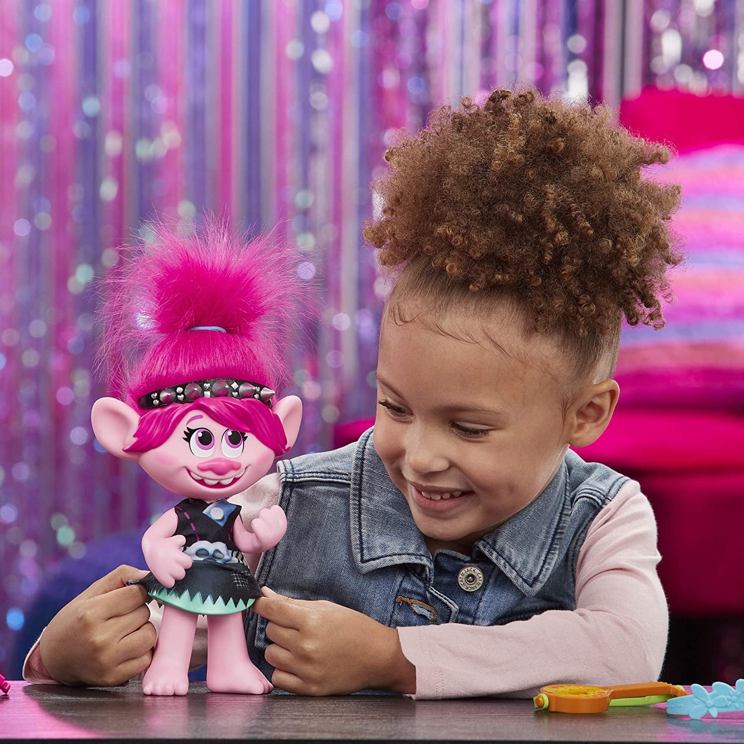 DreamWorks Trolls World Tour Pop-to-Rock Poppy Singing Doll