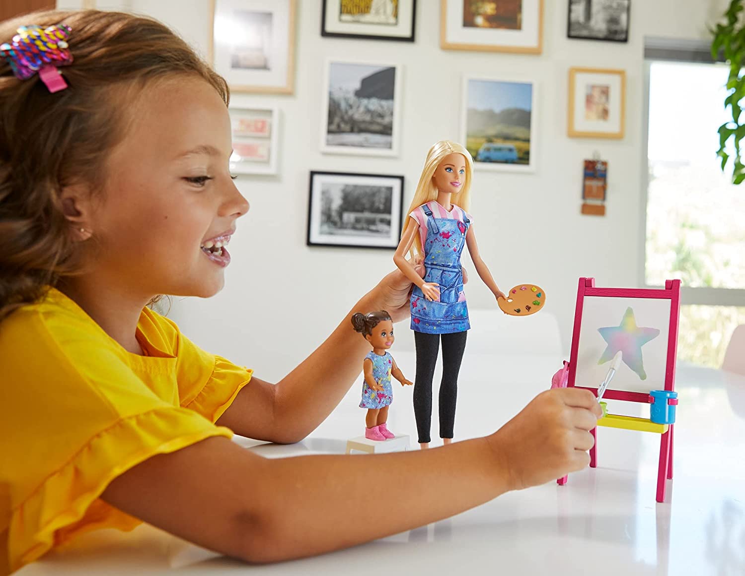 Mattel Barbie Art Teacher Playset with Blonde Doll, Toddler Doll, Easel and Accessories