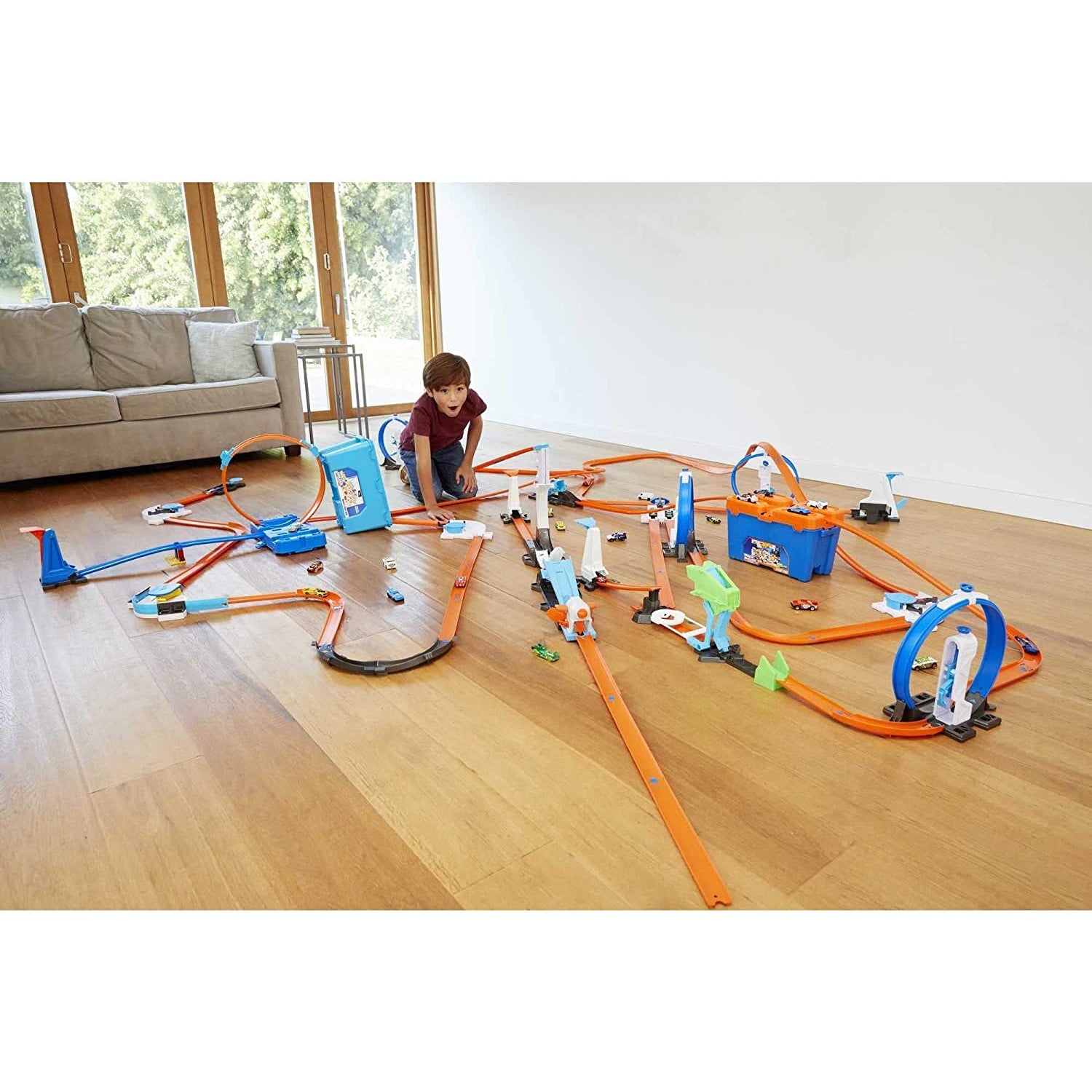 Mattel Hot Wheels Track Builder Playset Multi Loop Box, 10-Ft of Track & 1 Toy Car in 1:64 Scale