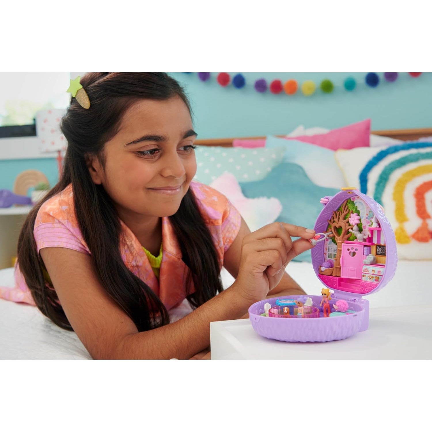 Mattel Polly Pocket Dolls and Playset, Hedgehog Coffee Shop Compact with 2 Micro Dolls & 10 Accessories