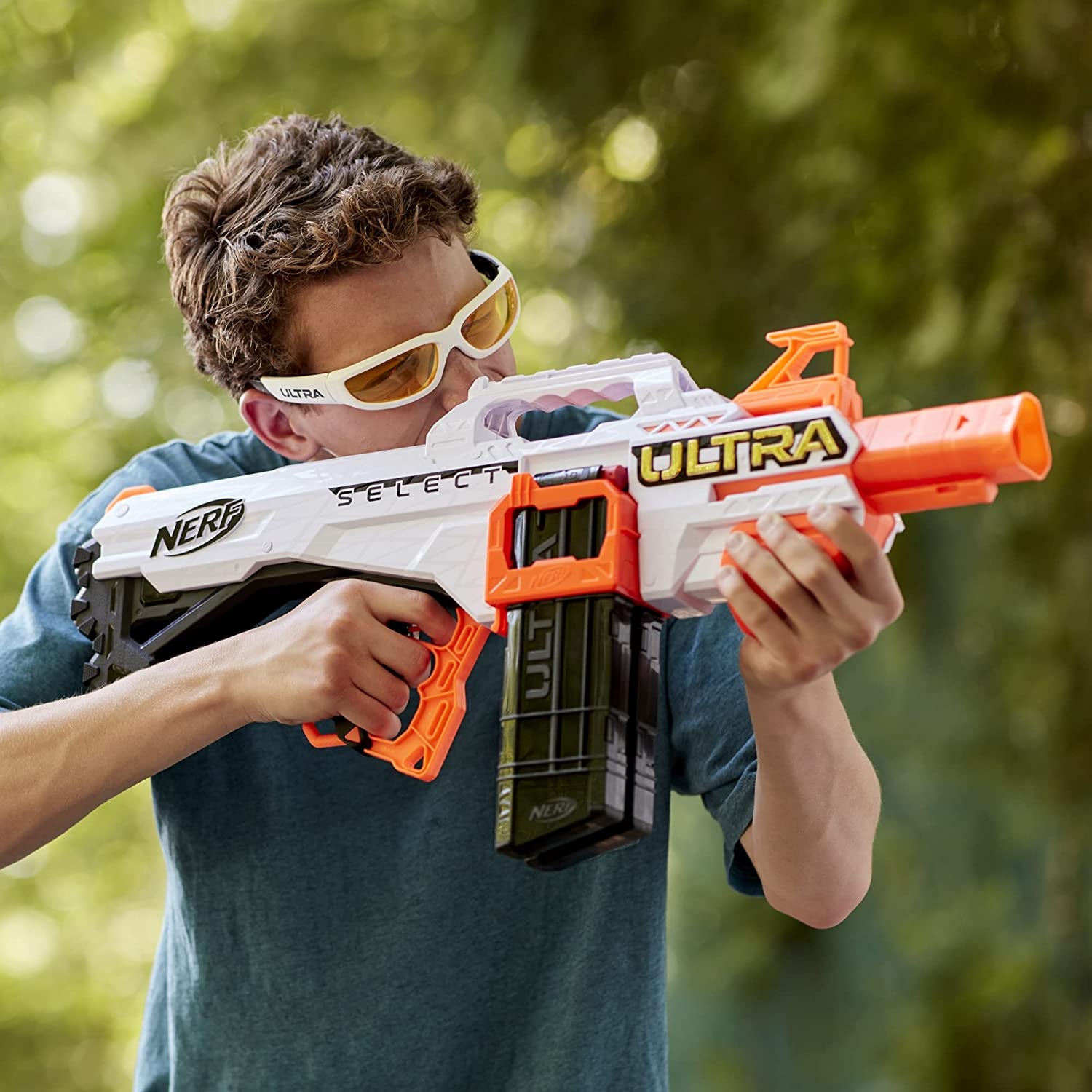 NERF Ultra Select Fully Motorized Blaster, Fire for Distance or Accuracy, Includes Clips and Darts