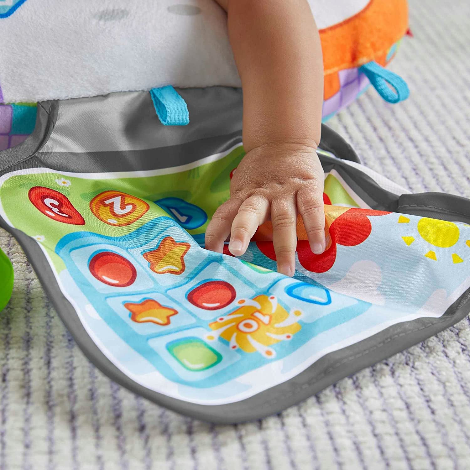 Fisher-Price Littlest Gamer Tummy Time Wedge with 2 Linkable Baby Toys